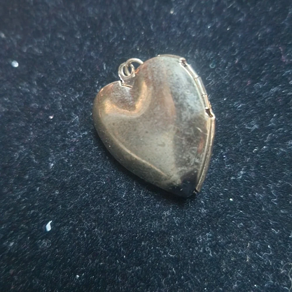 Vintage Heart Locket Pendant Gold Tone Filigree Peach Rose Flower Charm 1 Inch‎